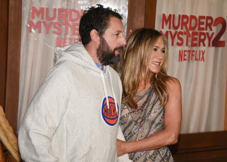 Aynı zamanda yakın dost da olan Jennifer Aniston ve Adam Sandler bir kez daha birlikte kamera kaşısına geçtiler