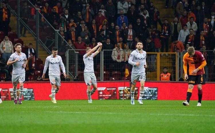 Galatasaray-Başakşehir maçında 2 hayati hata Deniz Çoban açıkladı