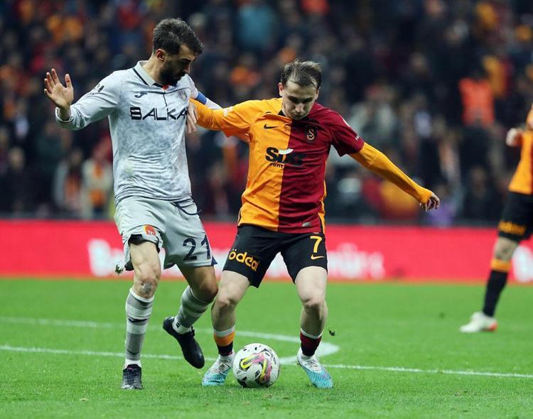 Galatasaray-Başakşehir maçında 2 hayati hata Deniz Çoban açıkladı