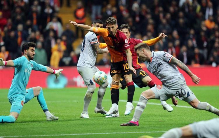 Galatasaray-Başakşehir maçında 2 hayati hata Deniz Çoban açıkladı