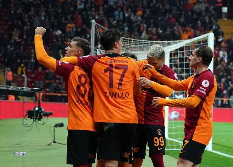 Galatasaray-Başakşehir maçında 2 hayati hata Deniz Çoban açıkladı