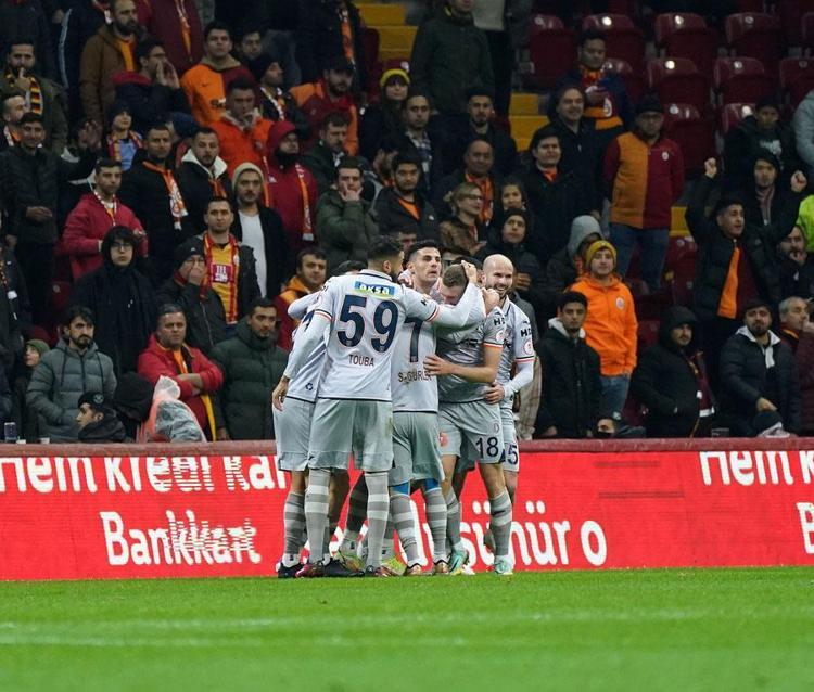 Galatasaray-Başakşehir maçında 2 hayati hata Deniz Çoban açıkladı