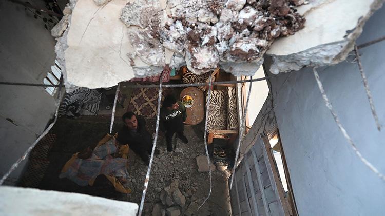 İsrailden Gazzeye saldırı Jetler bombaladı, Bir ülkeye daha saldırı emri