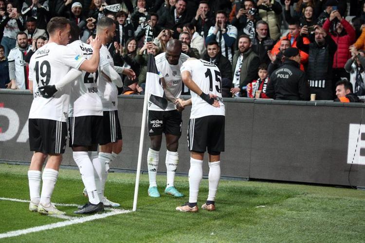 Bu adam pire gibi tutabilene aşk olsun