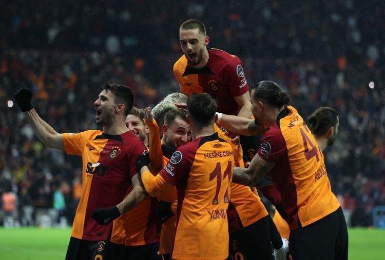 3 yıl önce Okan Burukun kabusu olmuştu Galatasarayın yeni kanat forveti ortaya çıktı