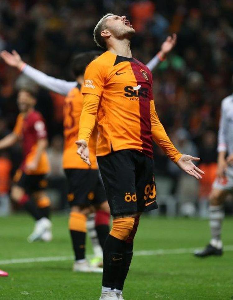 3 yıl önce Okan Burukun kabusu olmuştu Galatasarayın yeni kanat forveti ortaya çıktı