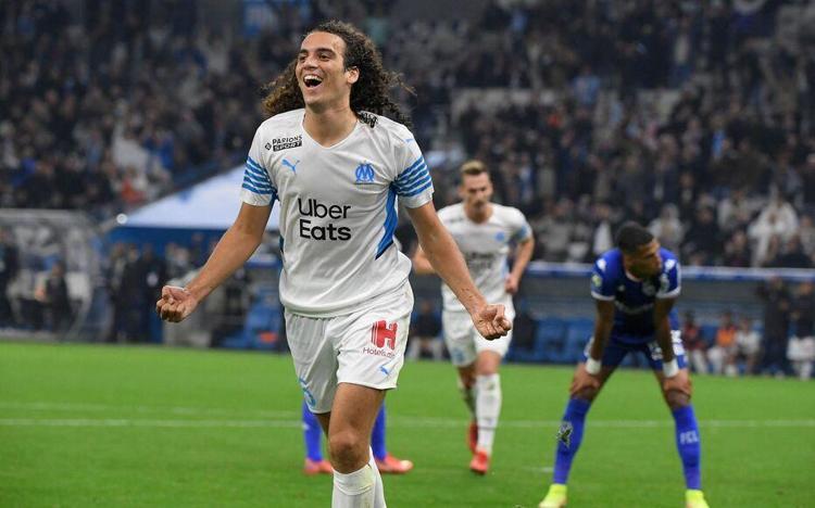 Mesut Özilin öve öve bitiremediği 6 numara geliyor Her maç en az 13-14 km koşar