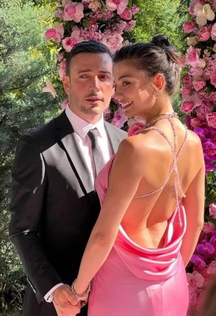 Demet Özdemir ve Oğuzhan Koç boşanıyor Sosyal medyadan açıklama geldi