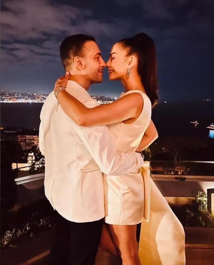 Demet Özdemir ve Oğuzhan Koç boşanıyor Sosyal medyadan açıklama geldi