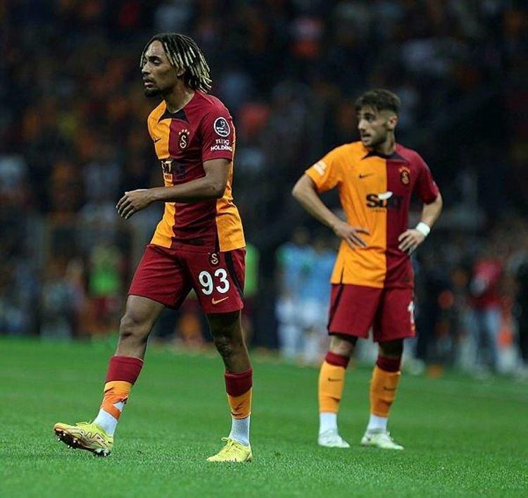 Eyvah Galatasaray taraftarlarına kötü haber Fatih Terimin 8 milyon euroluk transferi geri dönüyor