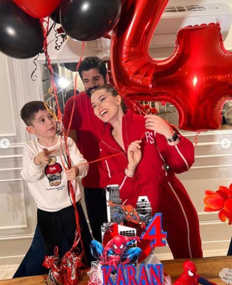 Karana doğum günü kutlaması Kucağında minik bebeğiyle poz verdi