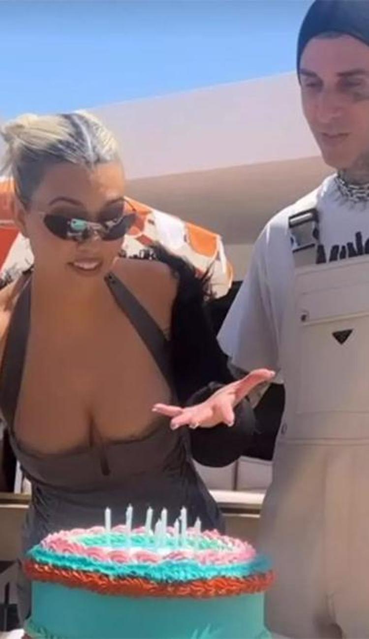 Kourtney Kardashian sosyal medyada gündem oldu
