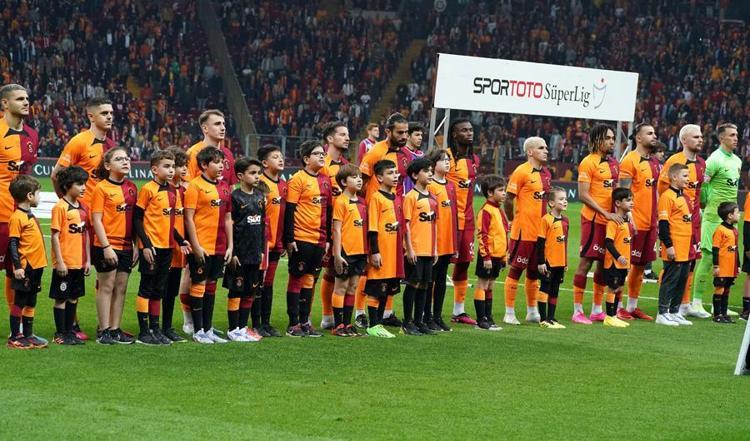 Ozan Kabakın yerine Liverpoola transfer olmuştu İşte Cimbomun yeni stoperi