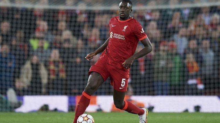 Ozan Kabakın yerine Liverpoola transfer olmuştu İşte Cimbomun yeni stoperi