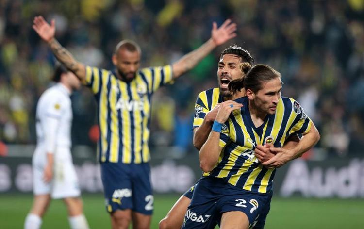Fenerbahçe 5 yıldızın ismini açıkladı: Bu futbolcuların maaşları euro kurundan patladı