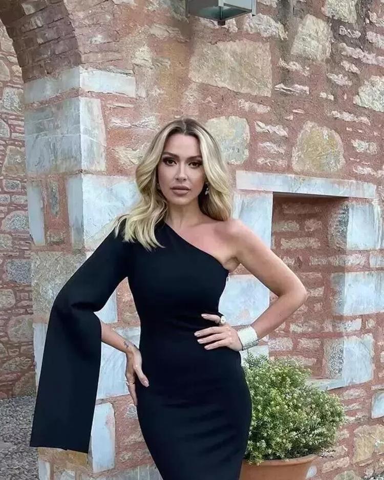 Hadise küvet pozlarıyla yaktı geçti
