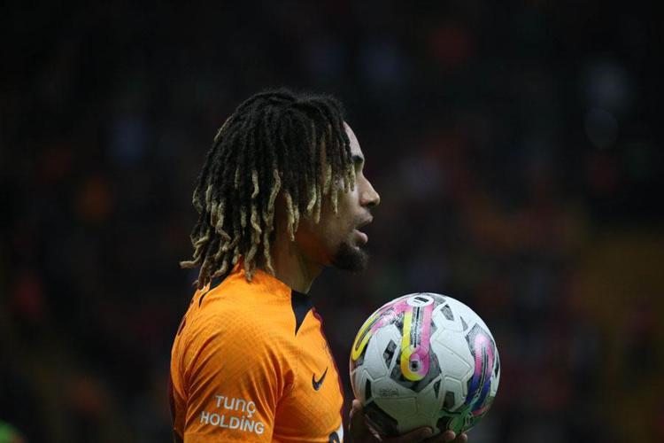 Menajeri Fenerbahçeye teklif etti transferi Galatasaray bitirdi İcardi ayarında forvet geliyor