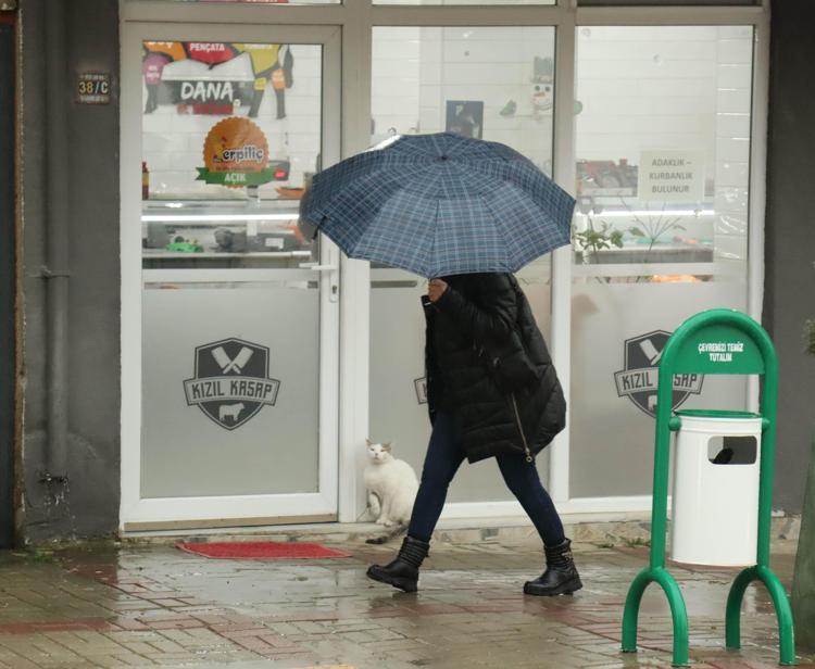 BAYRAMDA HAVA YAĞIŞLI