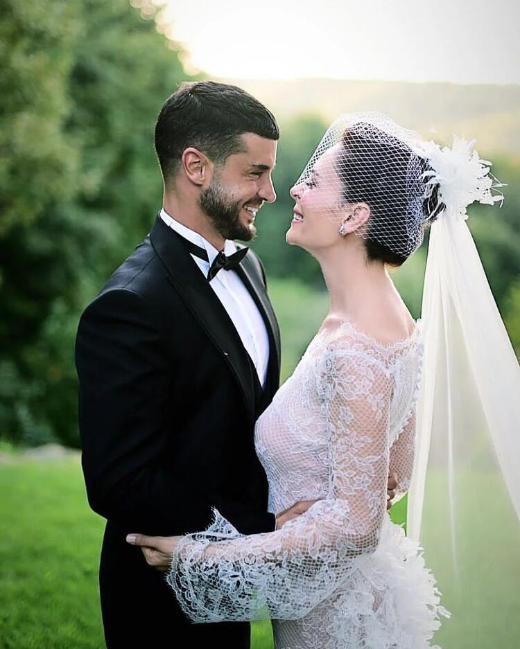 Yıldız Çağrı Atiksoy ve Berk Oktay çiftine bayramda büyük şok