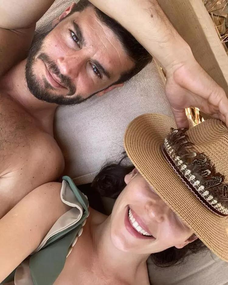 Yıldız Çağrı Atiksoy ve Berk Oktay çiftine bayramda büyük şok