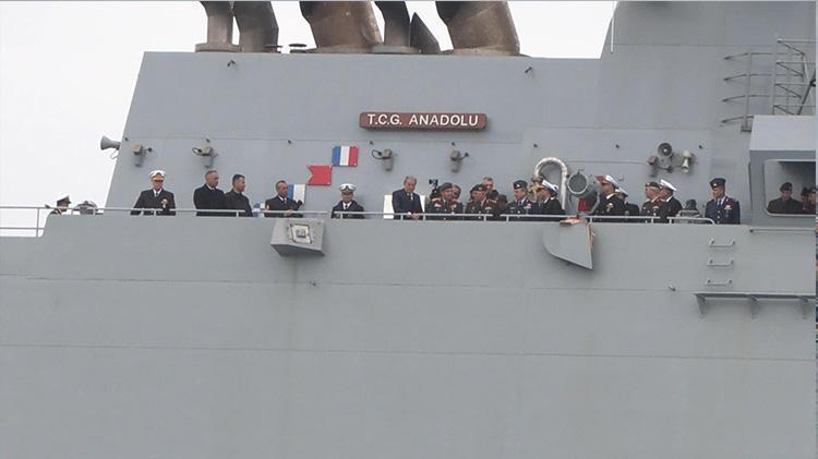 TCG Anadolu İstanbul Sarayburnundan demir aldı