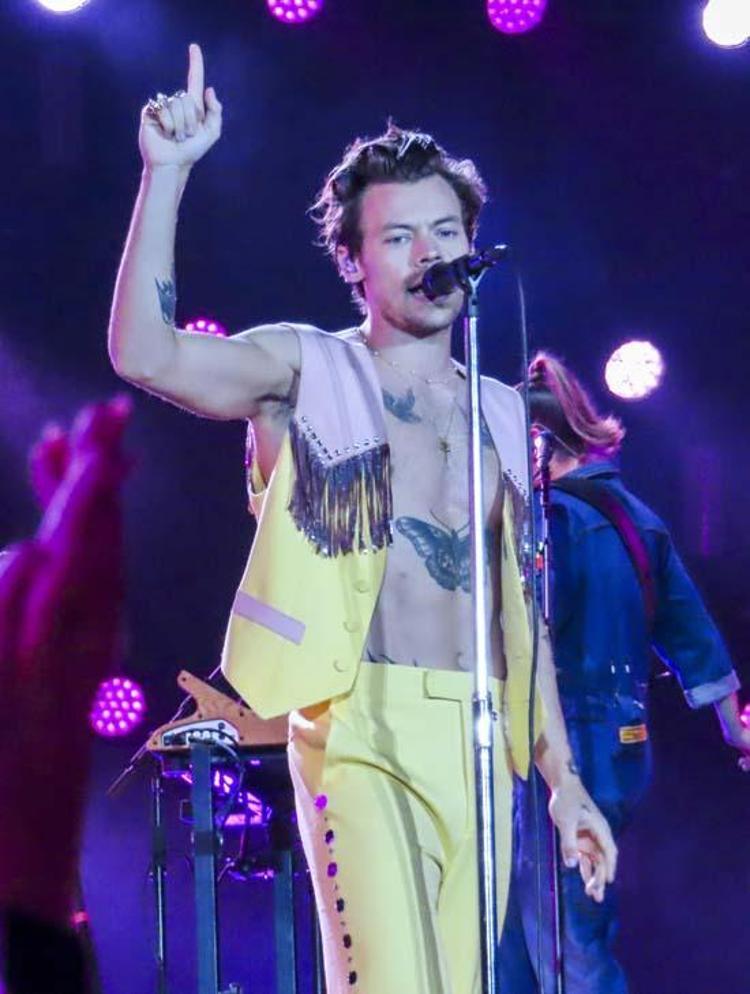 Harry Styles ile öpüşmemin bu kadar olay olmasını beklemiyordum