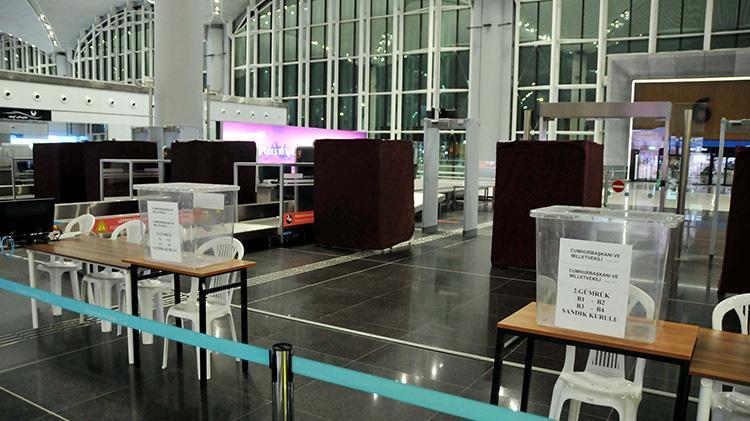 İstanbul Havalimanında oy verme işlemi başladı
