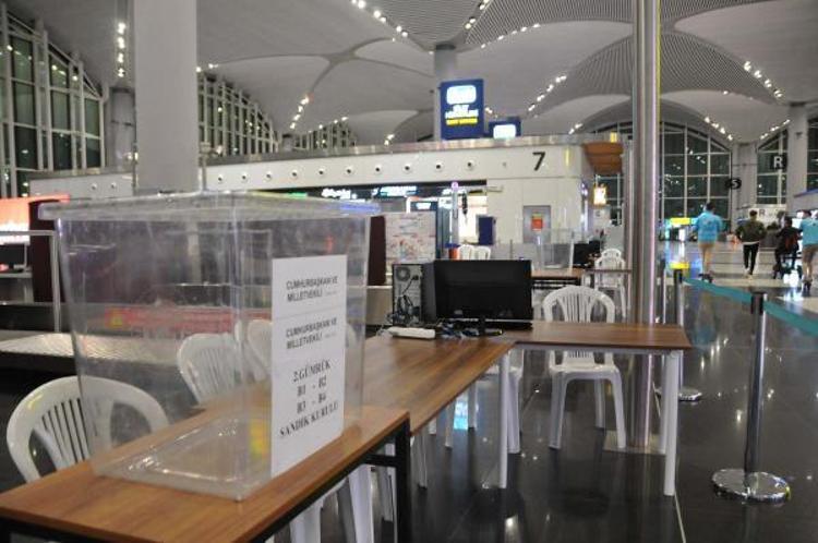İstanbul Havalimanında oy verme işlemi başladı