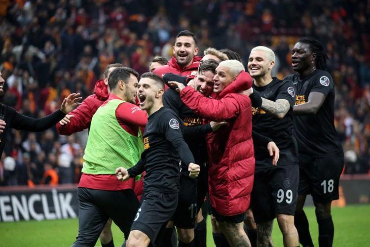 Galatasarayda büyük kriz Okan Buruk yıldız futbolcuyu antrenmana almadı