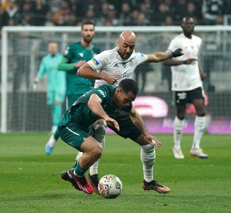 Okan Buruktan yıldız futbolcuya kesik Son 8 maçta 4 gol 1 asist yapmıştı