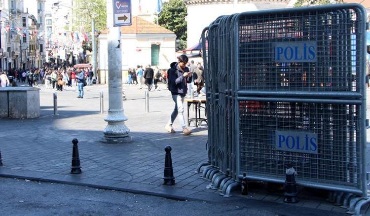 Taksimde 1 Mayıs hazırlıkları Demir bariyerler yerleştirildi