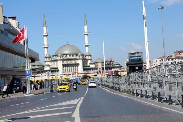 Taksimde 1 Mayıs hazırlıkları Demir bariyerler yerleştirildi
