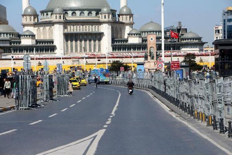 Taksimde 1 Mayıs hazırlıkları Demir bariyerler yerleştirildi