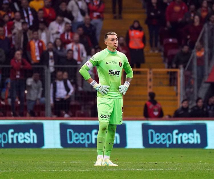 Ve Okan Buruktan beklenen neşter Başakşehir maçında 3 futbolcu kenarda oturacak