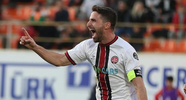 15 gün önce Ali Sami Yende 50 bin taraftarı şok etmişti Fenerbahçe yılın ilk transfer bombasını patlattı