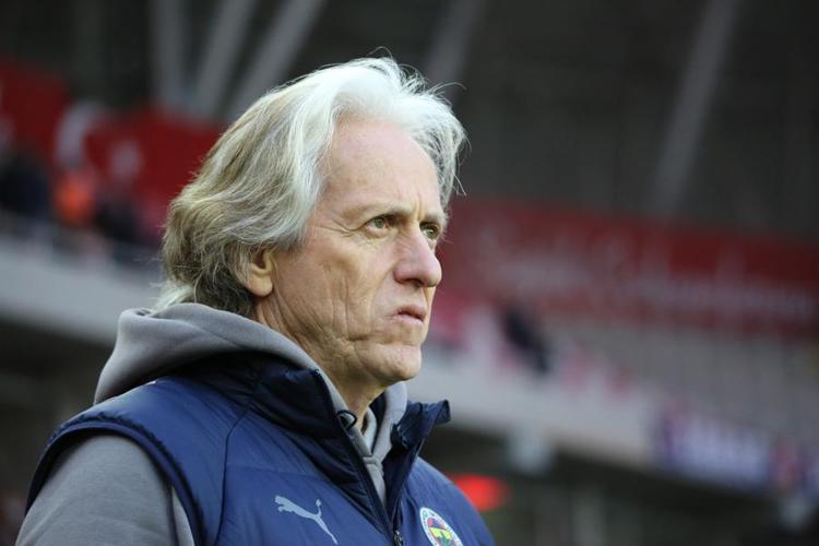 Fenerbahçe camiası buz kesti Jorge Jesus Arda Güleri oynatmıyor seni oynatıyor nedir senin derdin