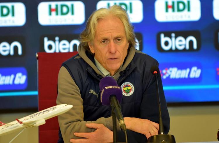 Menajerler teklif etti Ali Koç hayır demedi Fenerbahçe Beşiktaşın süper starına çubukluyu giydiriyor
