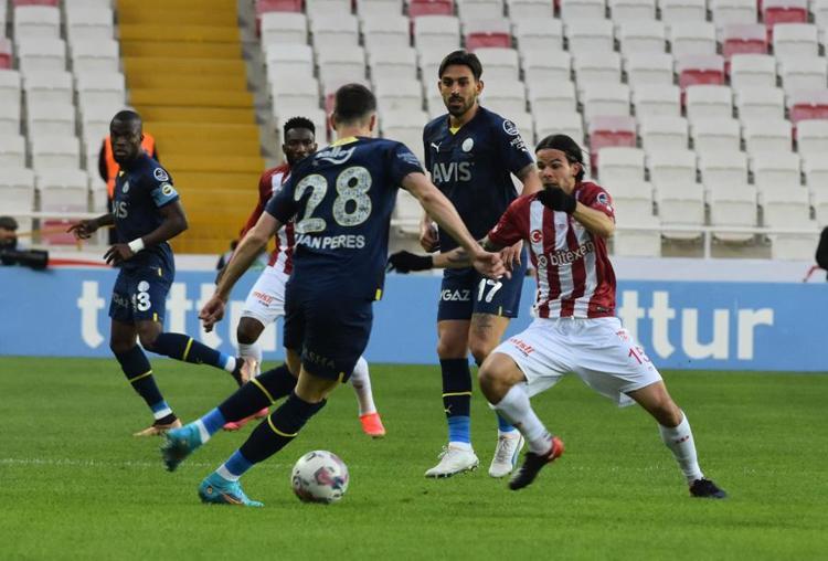 Fenerbahçede istenmeyen adam ilan edilmişti Gittiği takımı neredeyse tek başına şampiyon yapacak