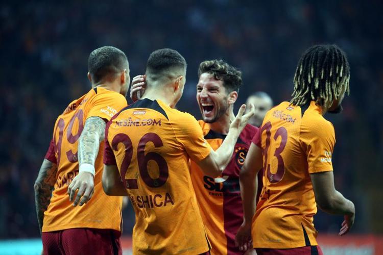 Yok artık Fenerbahçe Ferdi Kadıoğlunun yerine Milot Rashica