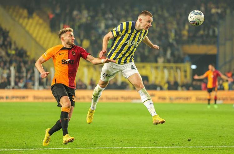 Fenerbahçe taraftarını üzecek ayrılık Babası gideceği takımı açıkladı