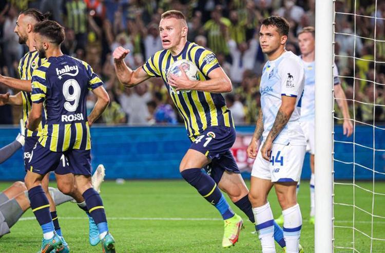 Fenerbahçe taraftarını üzecek ayrılık Babası gideceği takımı açıkladı