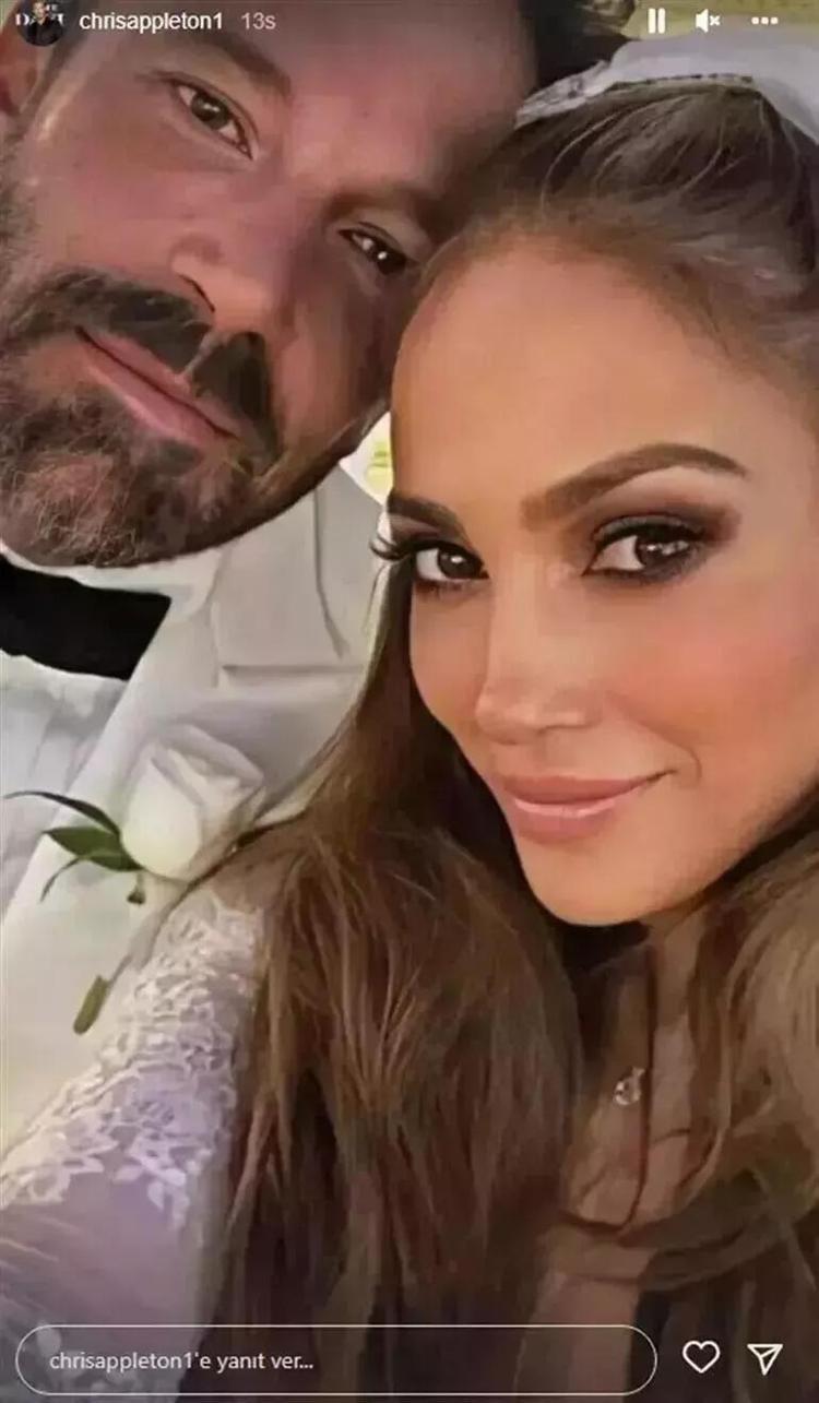 Jennifer Lopezin eşi dekoltesiyle dalga geçiyor Bu bluzun kalanı nerede