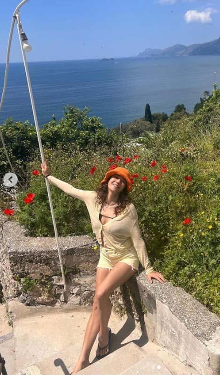 Arkadaşız demişlerdi Aybüke Pusat ile Furkan Andıç birlikte tatile çıktı