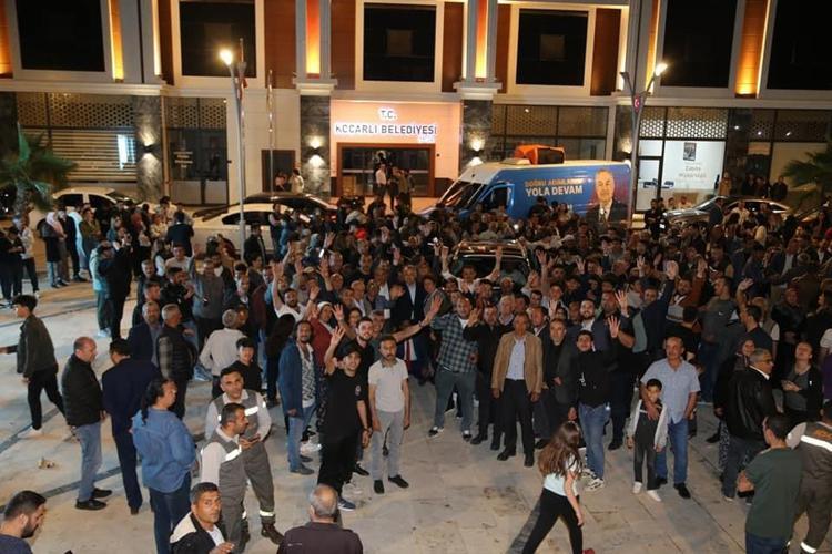 TOGG’u meşale ve konfetiler ile karşıladılar