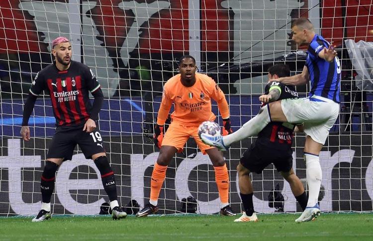 Şampiyonlar Liginde Milan - İnter derbisine Hakan Çalhanoğlu damgası Taraftarların öfkesi onu durdurmaya yetmedi...