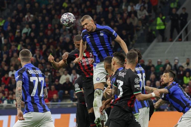 Şampiyonlar Liginde Milan - İnter derbisine Hakan Çalhanoğlu damgası Taraftarların öfkesi onu durdurmaya yetmedi...