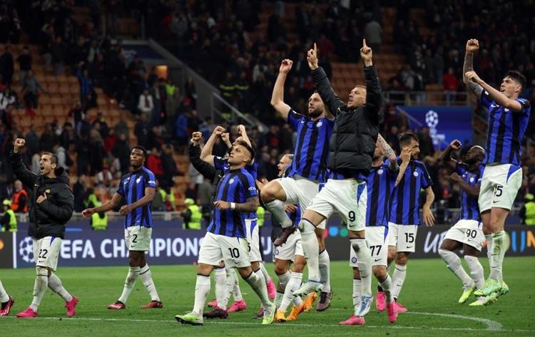 Şampiyonlar Liginde Milan - İnter derbisine Hakan Çalhanoğlu damgası Taraftarların öfkesi onu durdurmaya yetmedi...