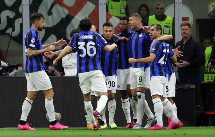 Şampiyonlar Liginde Milan - İnter derbisine Hakan Çalhanoğlu damgası Taraftarların öfkesi onu durdurmaya yetmedi...
