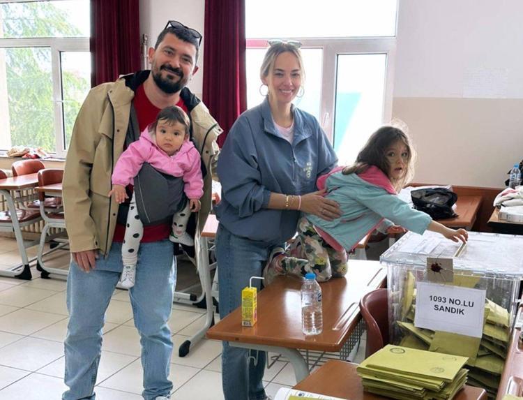 Ünlüler sandık başında