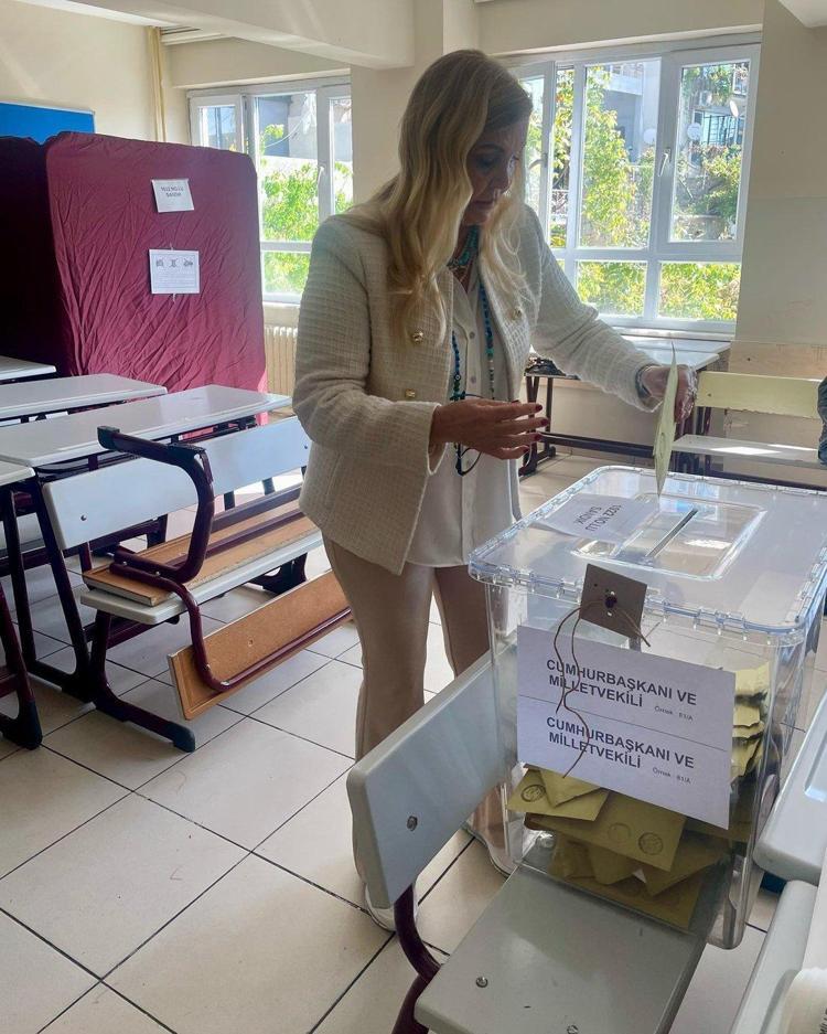 Ünlüler sandık başında